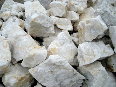 粉石英的矿床分布及其应用