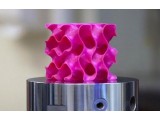 科学家最新研制超轻材料其强度是钢铁的十倍